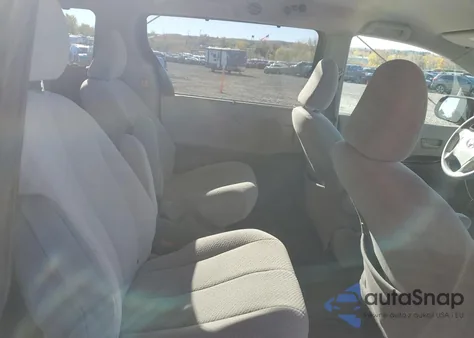 2012 Toyota Sienna Le z USA, uszkodzony, nr VIN 5TDJK3DC1CS034597